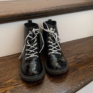 Girls size 2 ‘Doc Martin’ type patent boots. Really like new